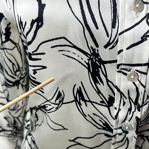 Joie Silk Black and Cream Floral Long Sleeve Button Down Shirt Size M - Picture 7 of 10